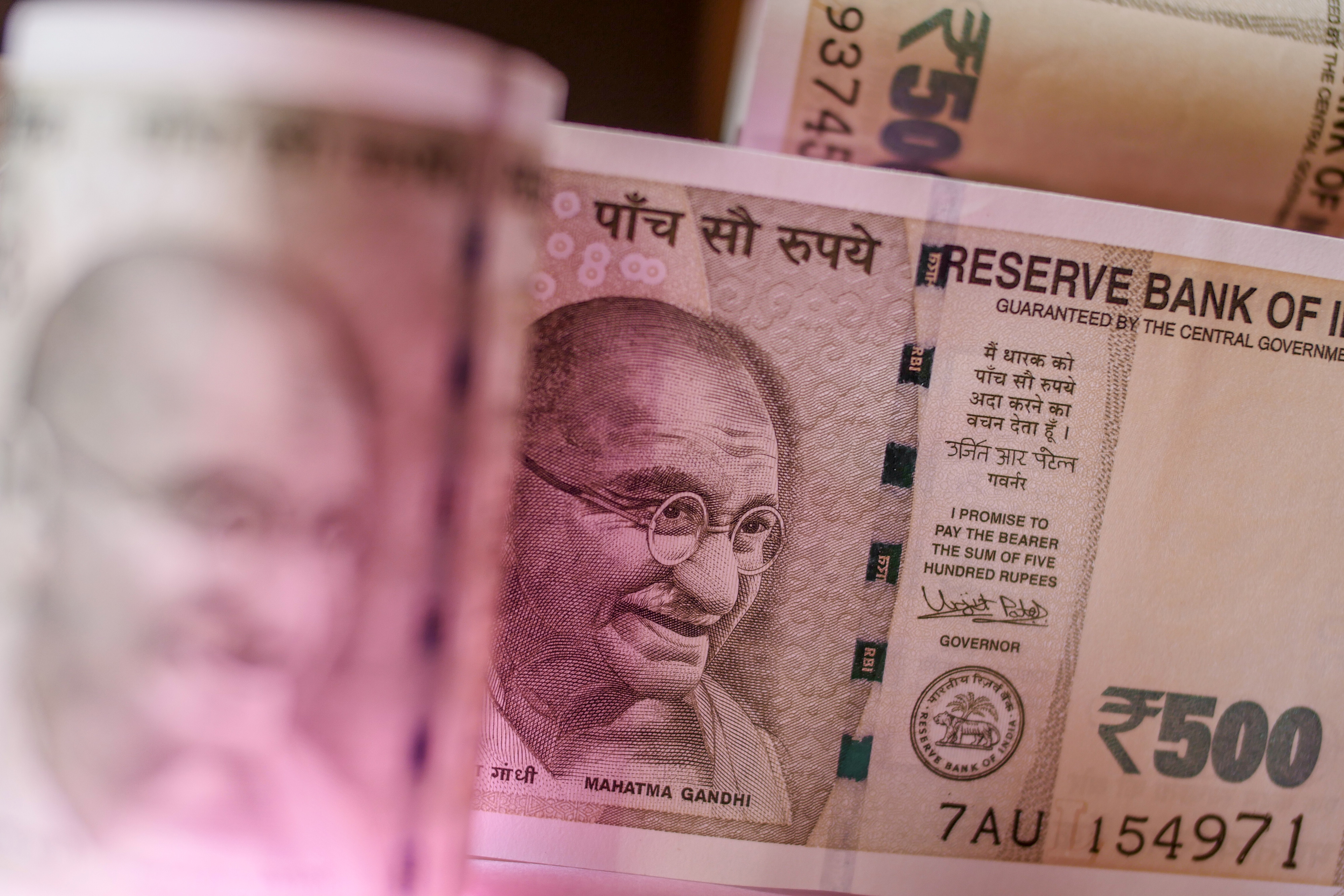 Despite Steep Fall, No Sign Of Panic In Currency Markets: HSBC&rsquo;s Hitendra Dave